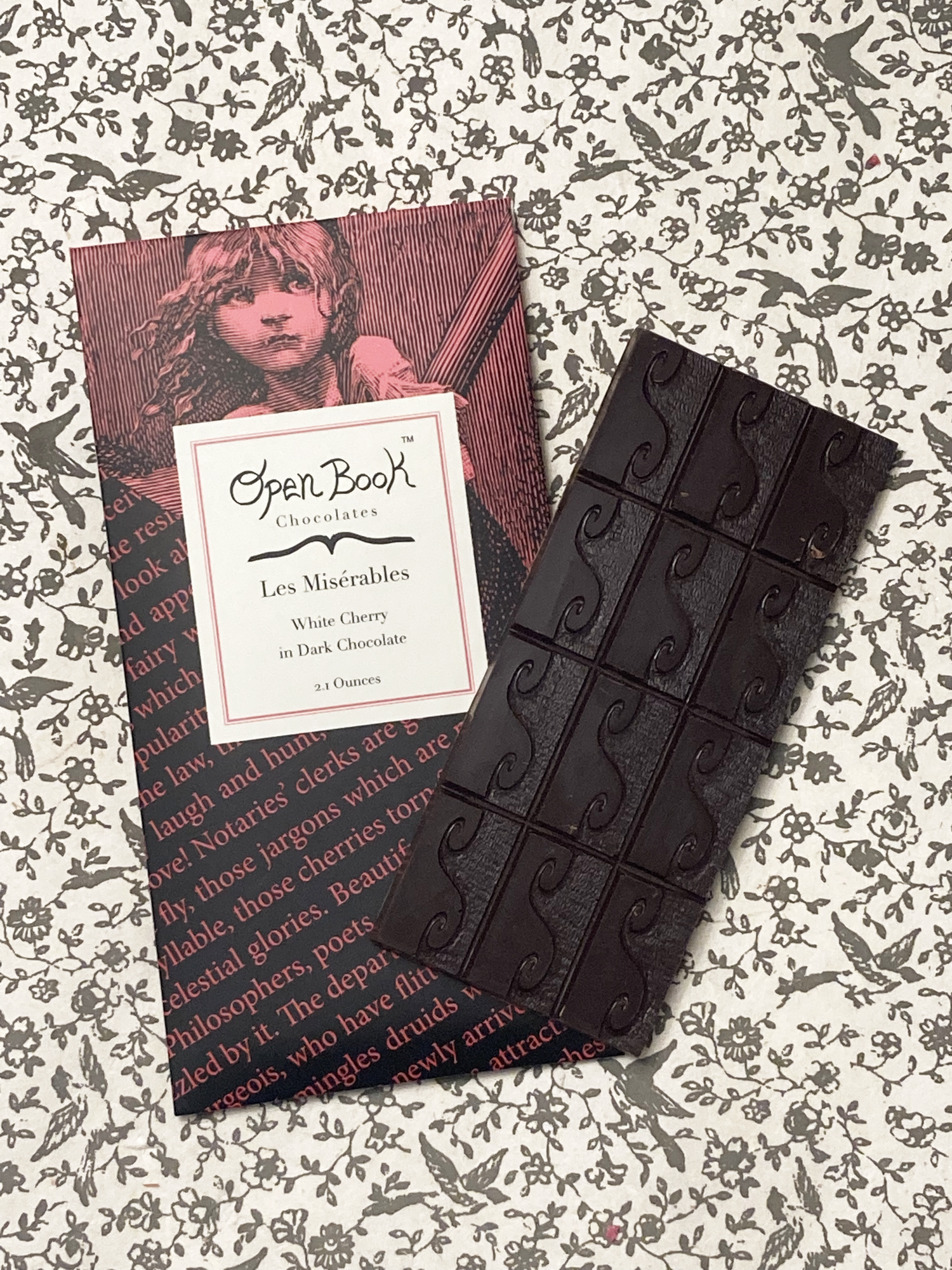 洋書 Les Chocolats the-gigantic-box.jpg